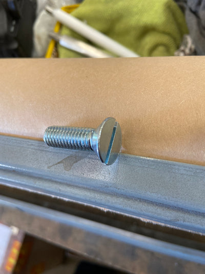 PBF base plate screw